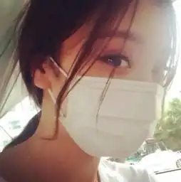 15岁女生头像戴口罩的跑