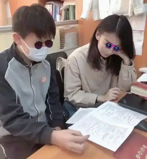 这次,被丈夫举报出轨16岁男生的女教师,底裤都被扒得不剩了