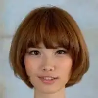 外翘短发微信头像女微信头像图片大全