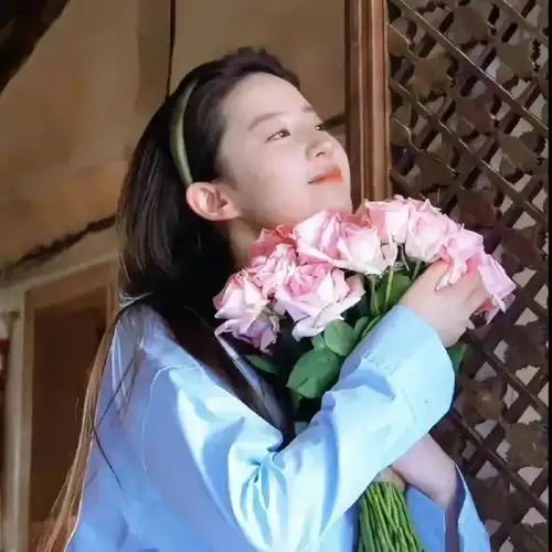 唯美女孩带花头像图片李菲儿