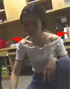女神级女大学生无人追,看到手上的东西,男生秒怂锁骨好漂亮