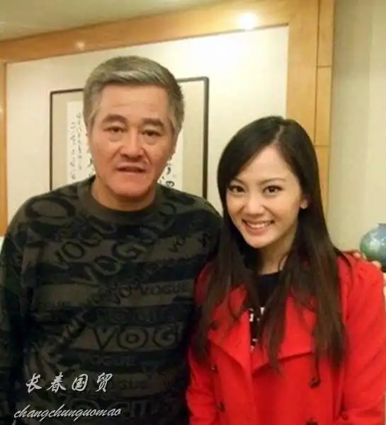 她是赵本山最美女弟子,曾受师父力捧,如今师徒已断绝联络