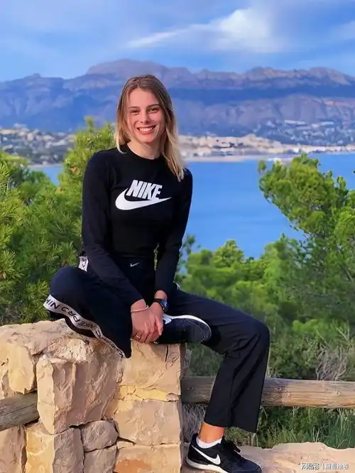 奥运美女爱笑的真人版芭比,又美又飒