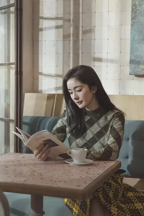 继周冬雨,杨幂,杜鹃之后,宋茜也拍摄girlinmiumiu大片