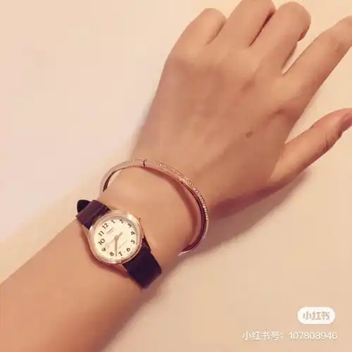 这三个手表哪个更适合初中女生呢
