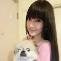 女生抱狗狗风景头像
