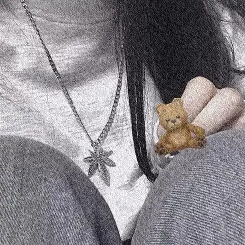 微丧不露脸真人女生头像请别忘记,她曾是你的创可贴