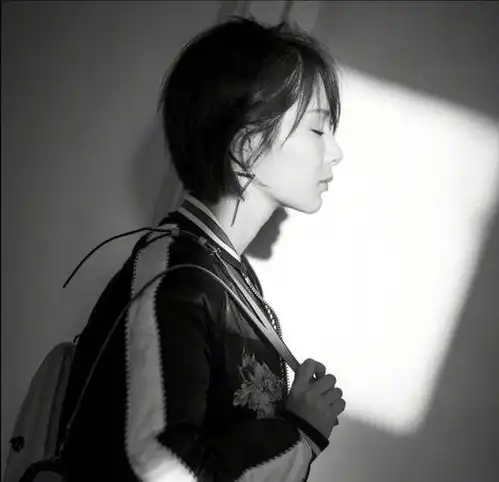 杨紫邻家女孩初长成,干练短发蜕变小女人