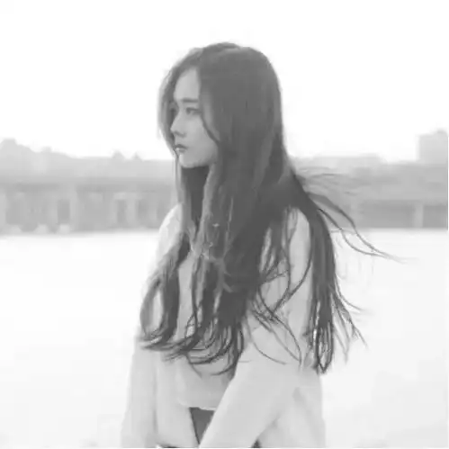 女生头像黑白侧脸短发冷