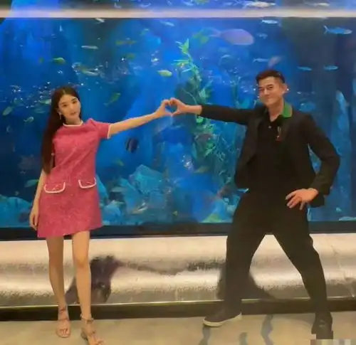 58岁郭富城向方媛高调示爱,上海庆生画面超温馨,女儿颜值赛妈妈