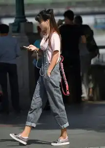 街拍美女灰色紧身包臀裙的小姐姐看背影真的很美,不看正脸多好