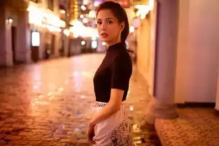 李若彤依然是气质美人,黑白色裙装配马尾,46岁美得很有少女感