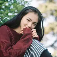 微笑女生头像笑容甜美的小女生