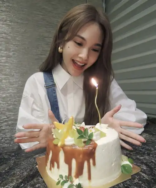 李荣浩连续9年为妻子庆生,39岁杨丞琳好少女,结婚四年甜如蜜