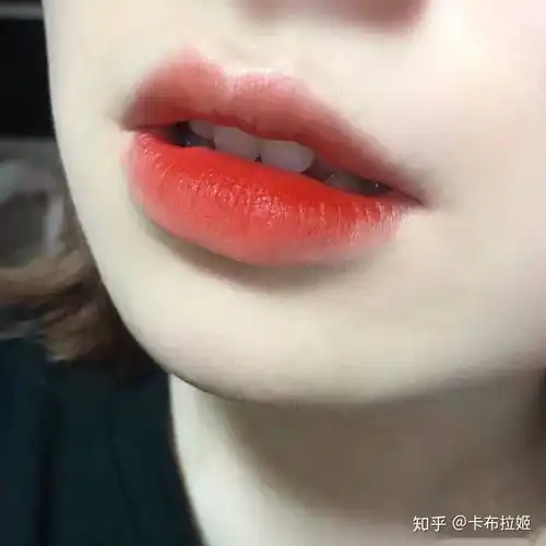 姐妹有没有适合白皮女生素颜涂的口红推荐一下,长相偏可爱型的