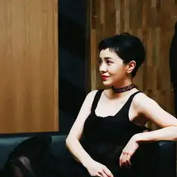 郭采洁超短发也能玩出花儿