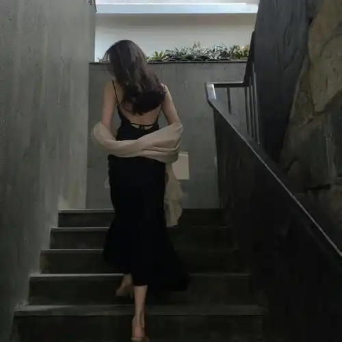 头像图片女背影霸气女生