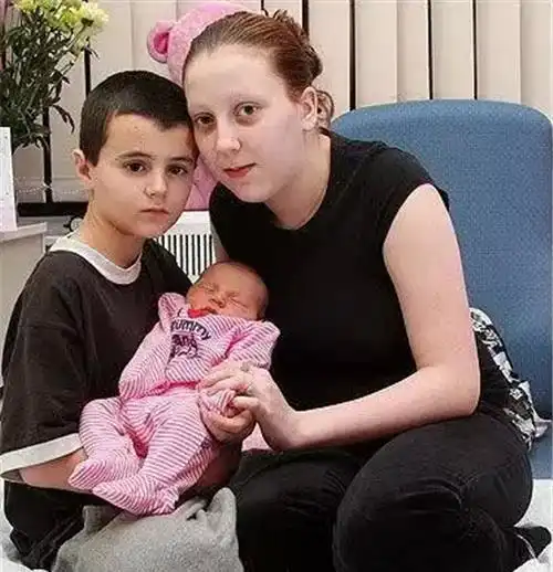 6年前,英国13岁男孩与15岁女邻居相恋,还诞下一女,如今怎样