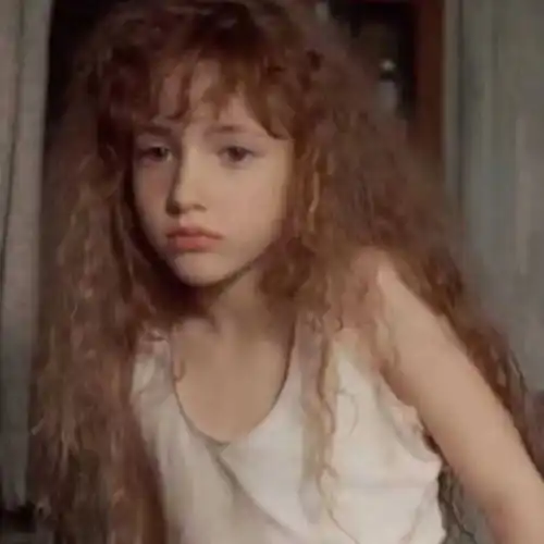 可爱的真人女生头像微微风簇浪,散作满河星