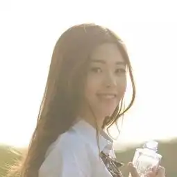 中戏校花张雪迎机场露长腿,被批腿粗