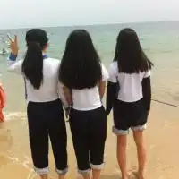 校服女生头像青春校园中