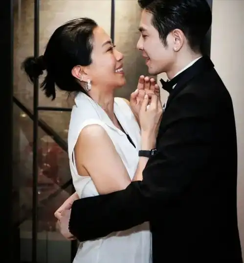 年入2个亿,娶大14岁的老婆什么感觉