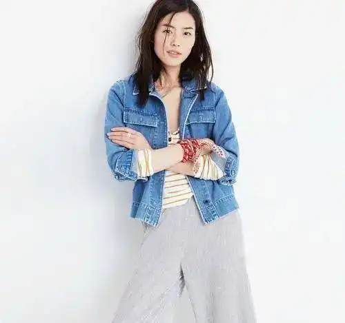 刘雯气质真没得说,普通白裙穿出国际大牌感,配披肩发好有少女感