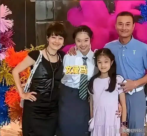 一家四口的头像两女儿马