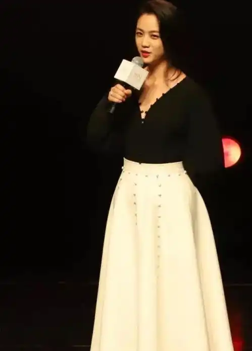 黑白女生头像唯美气质拼