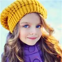 qq头像女生戴帽子灰白没蜡笔的小小新