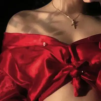 锁骨头像露肩半身控露锁骨的部位女头像