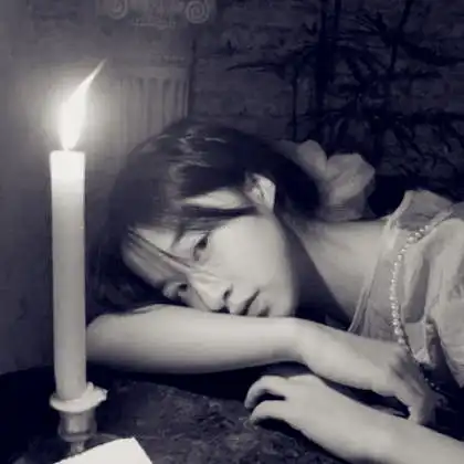 个性女生黑白头像,给人一种自由感的女头