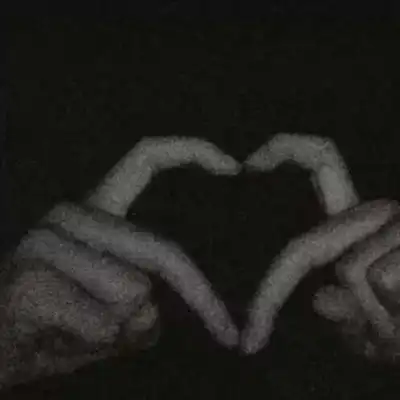 很丧很压抑的头像女黑白