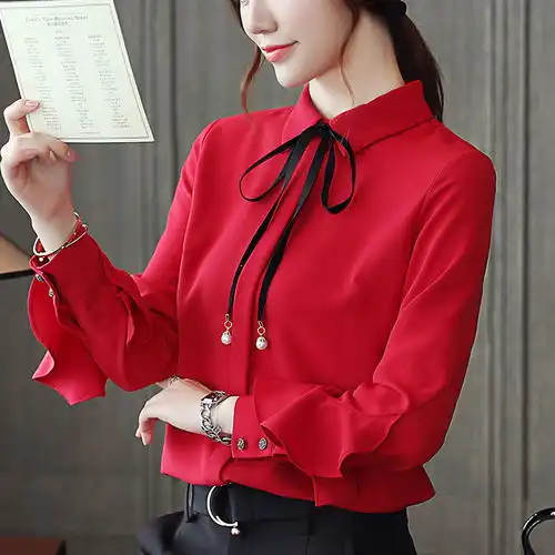 从没见过这么美的小衫,不买来配黑裤子太可惜了,时髦洋气又高端