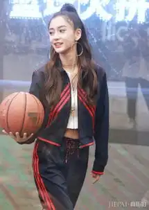 angelababy出席商业活动,打扮欧美范十足