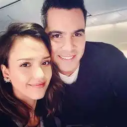 现在流行晒素颜照欧美女明星妆前妆后大差别