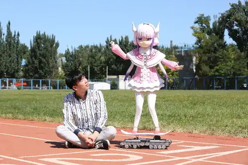技助宅男脱单大学男生带二次元女友上学