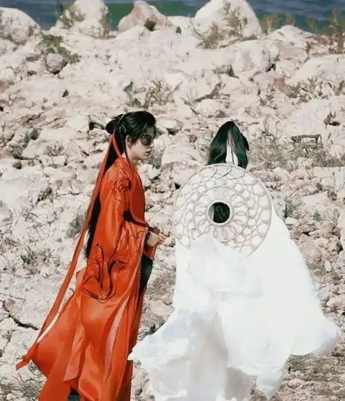 吉星高照撑伞照来袭,花城氛围感满满,谢怜就不该露脸