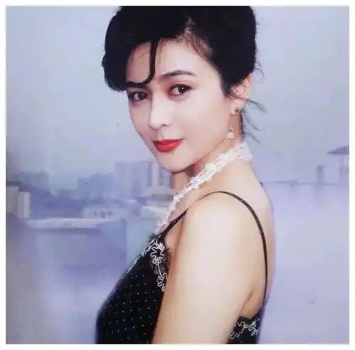 一首凉凉送给港风美人