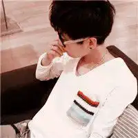 睡在床上的抽烟头像微信头像图片大全