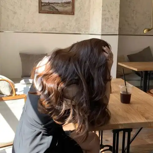 女生真人版头像不露脸成