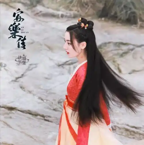 安乐传热巴最新路透明艳美人变娇俏少女,妆造好适合她