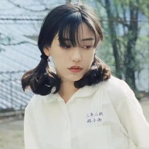 女生头像岁月不及你