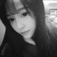 黑白长发气质美女头像微信头像图片大全