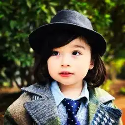 ins上圈粉无数,这个萌出水的混血小正太,看得网友们心都酥了