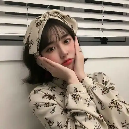 头像你不是真正的快乐你的笑只是你穿的保护色