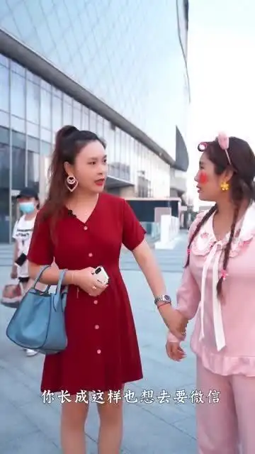 如花被闺蜜嫌弃伤心离开,归来时已逆袭为美女,抢回了爱情
