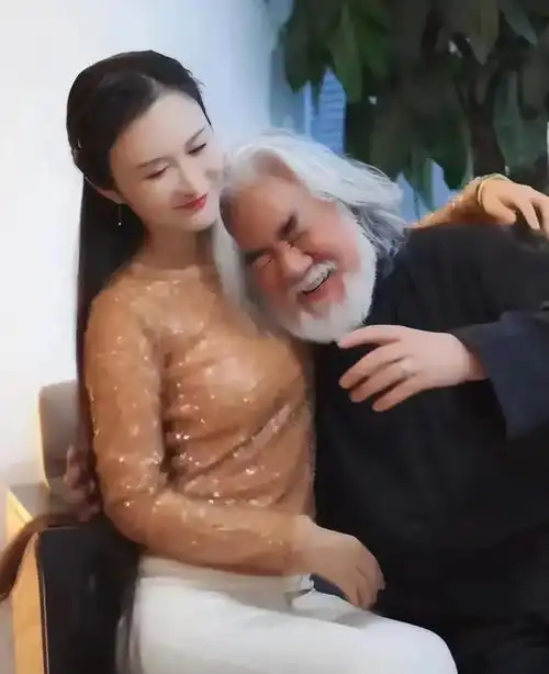 张纪中老当益壮,73岁孕育第四胎,妻子回应争议为社会做贡献