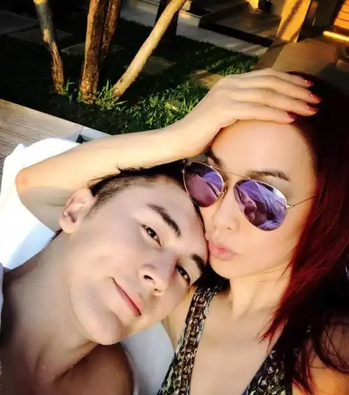 曾经不温不火,34岁娶大12岁女星,如今凭借前任女儿火得不像话