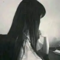 高冷女生头像黑白背影背
